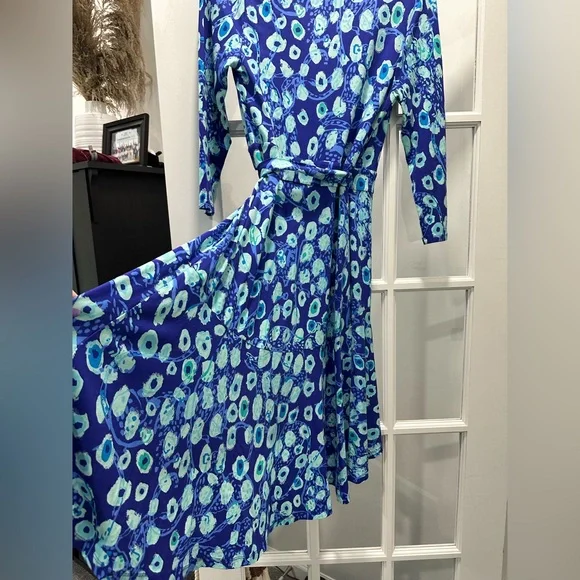 Lilly Pulitzer Rozaline Wrap Dress Multi
Color Lil Kitty Print - Small - Picture 3 of 7